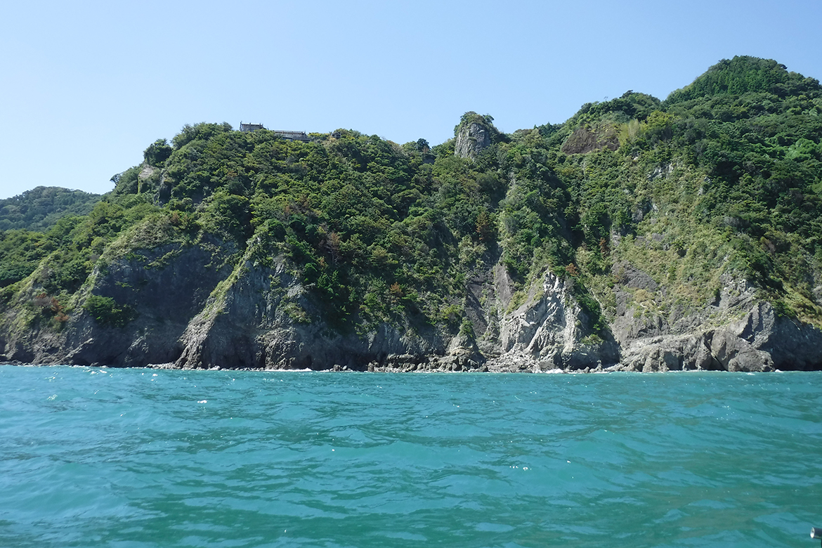 海から見た大崩海岸